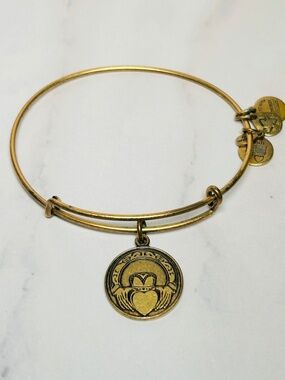 Alex And Ani 2014 CLADDAGH Brass Expandable Charm Bracelet